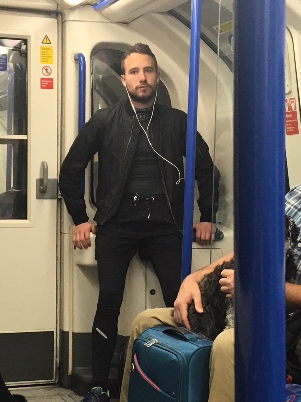 стоящий член в метро фото 91